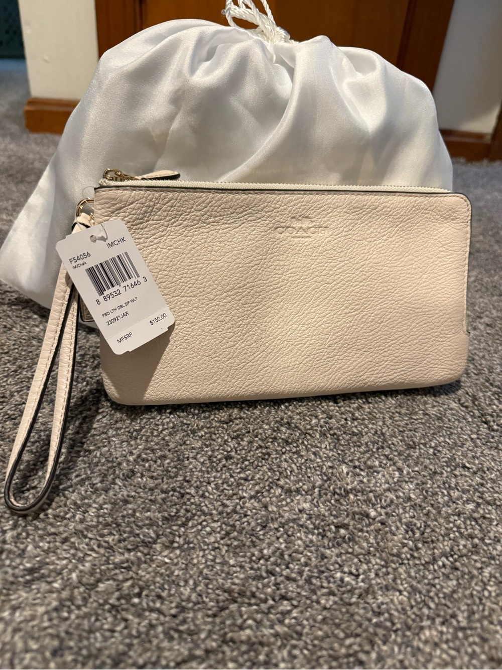 NWT Coach Pebbled Leather Double Zipper Wristlet in Chalk